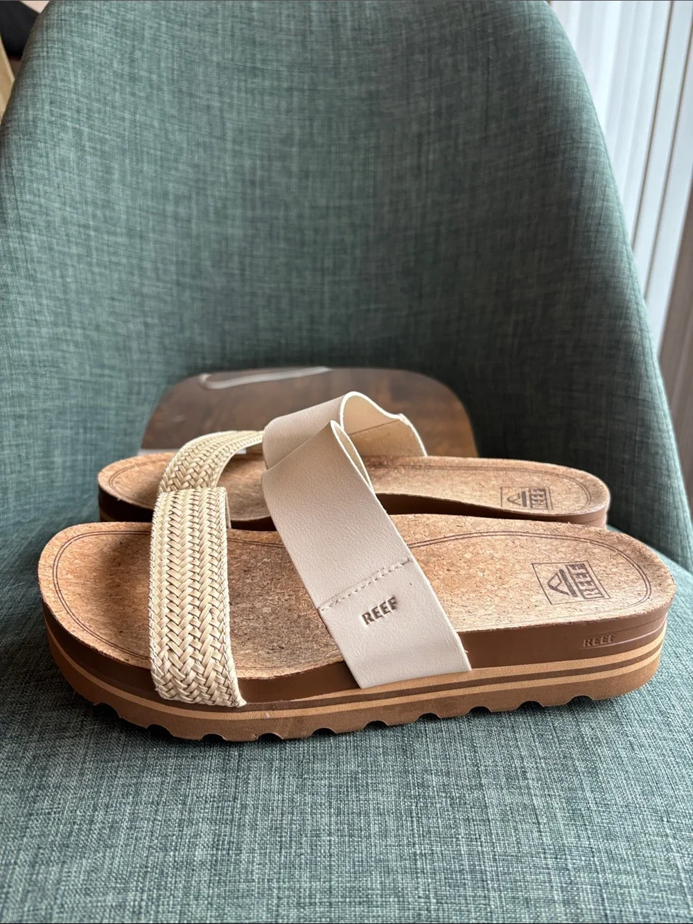 Reef Women's Cushion Vista Hi Arch Support platform Sandals size 10 cream ivory